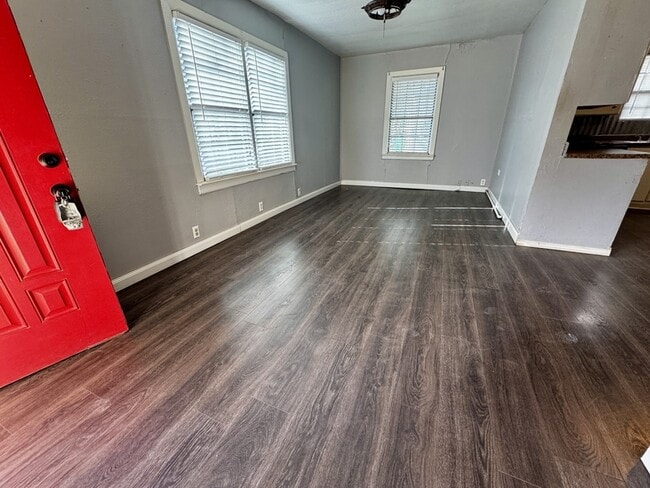 Photo - 719 Small St