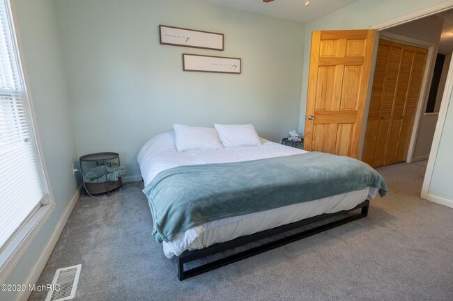 Photo - 416 5th St NW