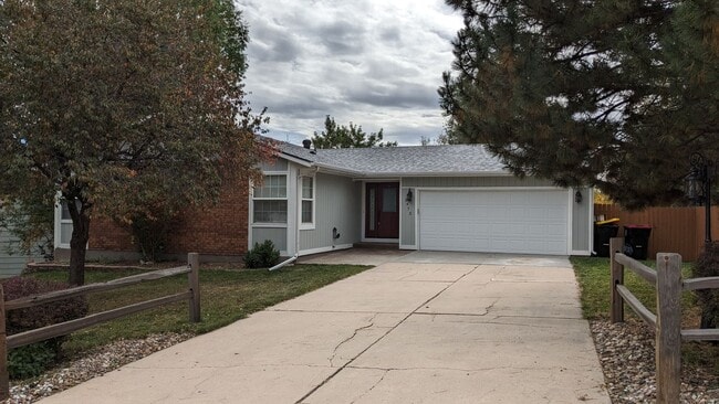 BEAUTIFUL 5 BED/3 BATH RANCHER WITH FINISH... - BEAUTIFUL 5 BED/3 BATH RANCHER WITH FINISH...