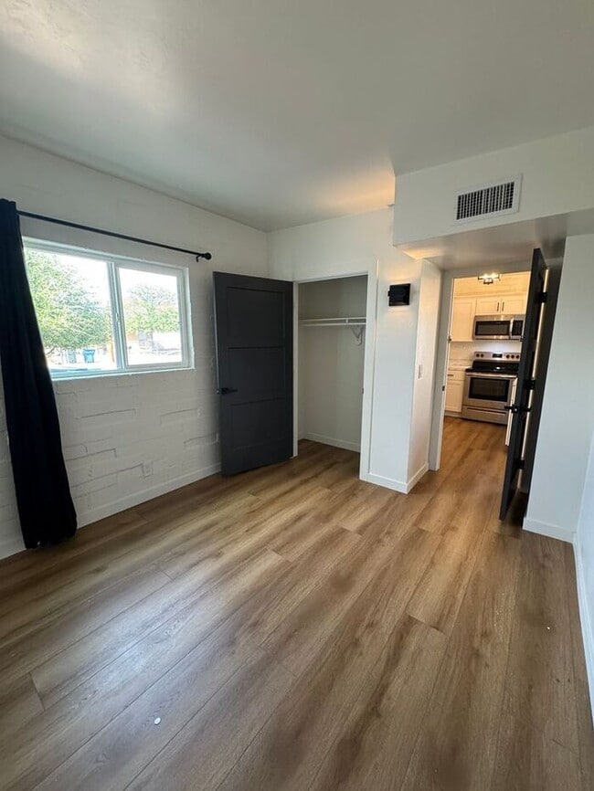 Photo - 205 W 25th St