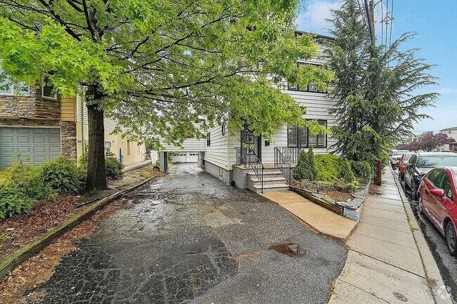 Building Photo - 1111 Farm Rd Unit #2 Rental