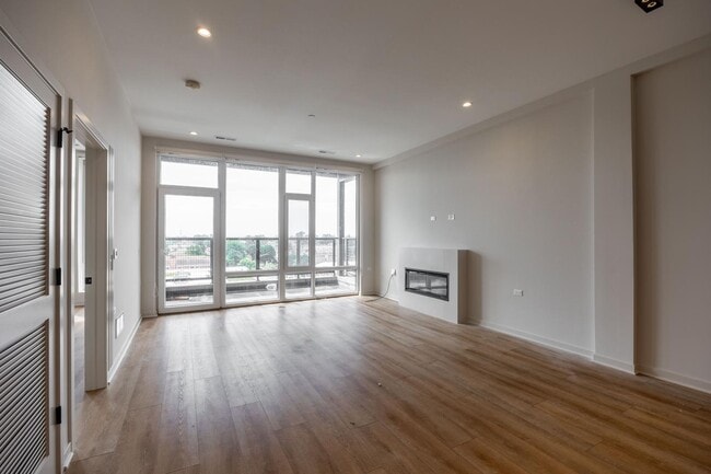 Building Photo - 6340 W Belmont Ave Unit 206