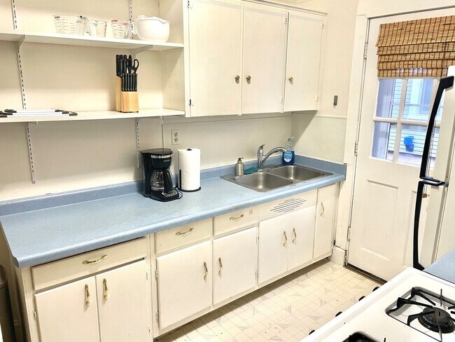 626 W Olin Ave Unit 1