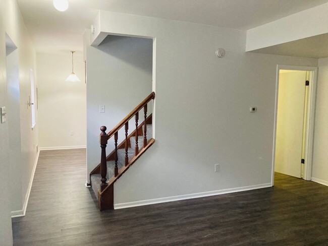 Building Photo - 502 Suismon St Rental