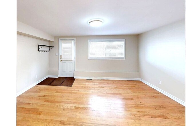 Photo - 119 Main St W