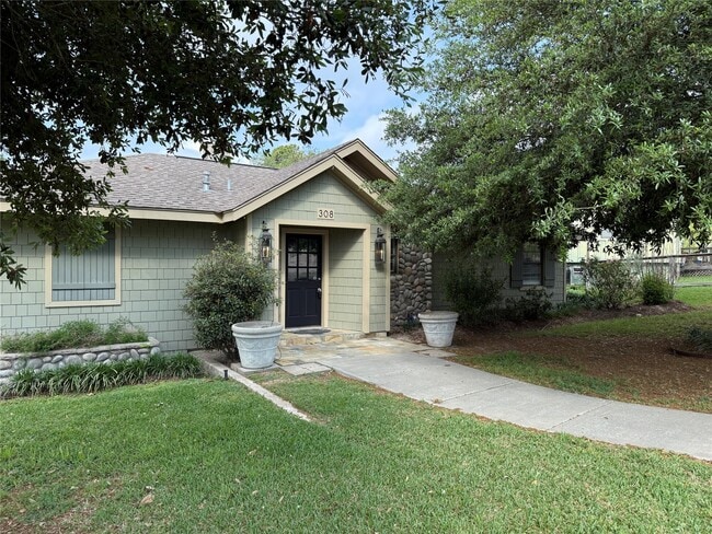 Photo - 308 Indian Shore