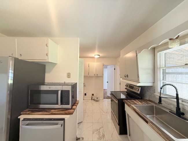 Photo - 2723 Hillview Dr