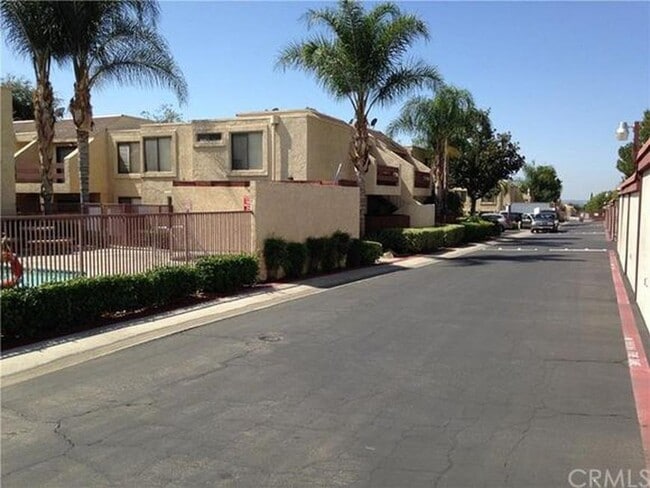 Photo - 2266 Denair Ave Unidad 414