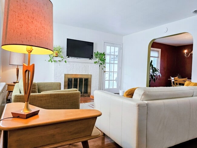 Photo - 947 Janet Ave