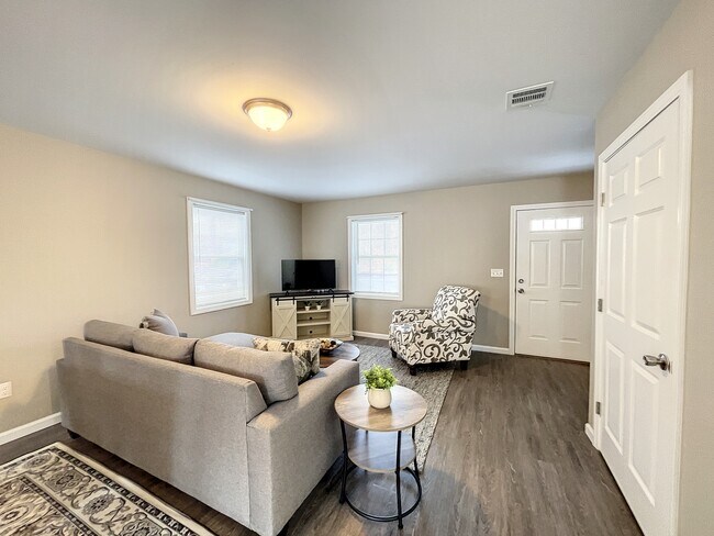 Photo - 470 Norwich Rd