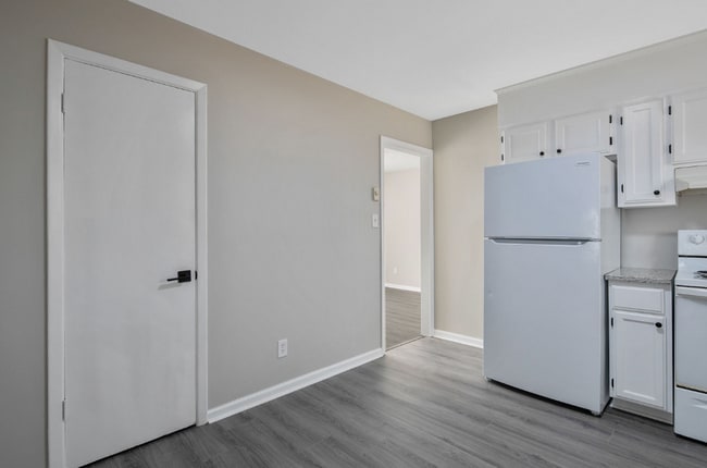 Photo - 7252 Ainsley St