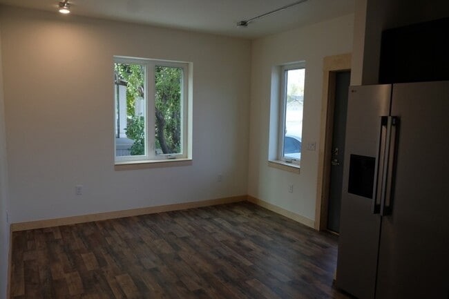 Photo - 1029 Pierpont Ave Unit 2
