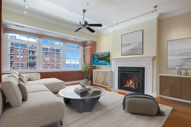 Building Photo - 174 Washington St Unit PHJ Rental