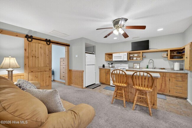 Photo - UNIQUE FURNISHED APARTMENTS WITH CUSTOM WOODWORK Unidad Downstairs -  B