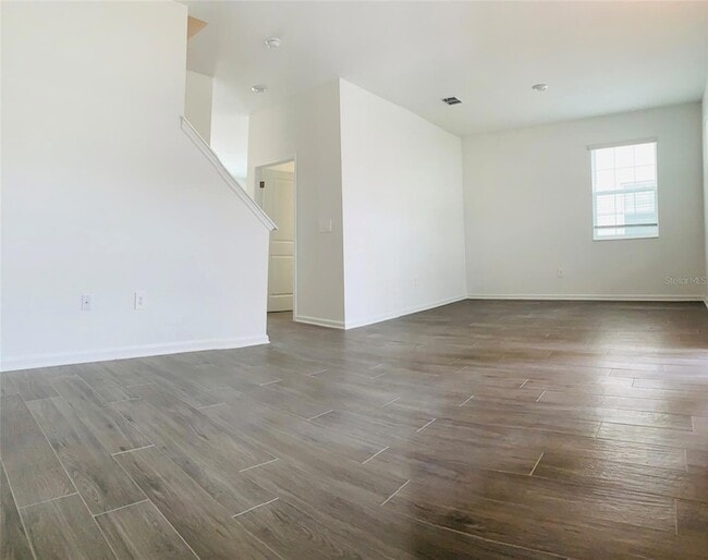 Photo - 10672 Words Dr