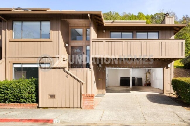 Building Photo - 42 Oakcrest Dr