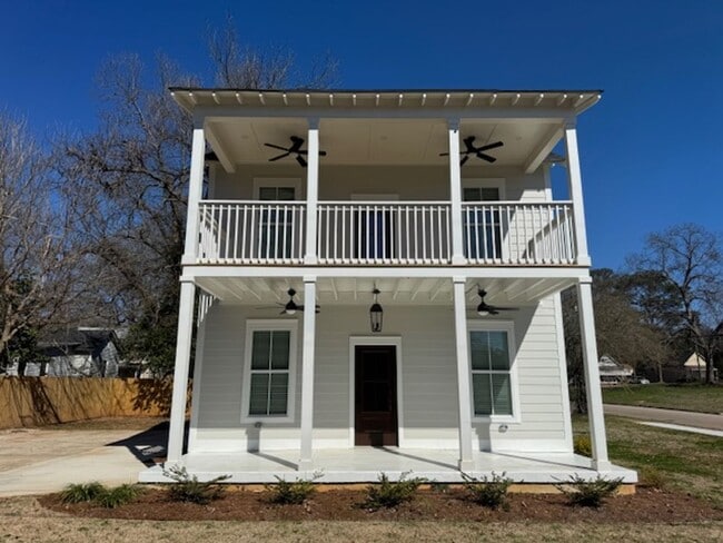 Building Photo - 621 Arthur St Unit B