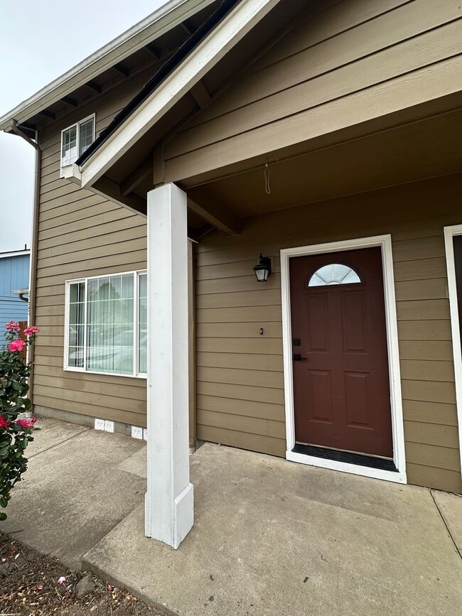 Building Photo - Rockingham Duplex- Northeast Salem Rental