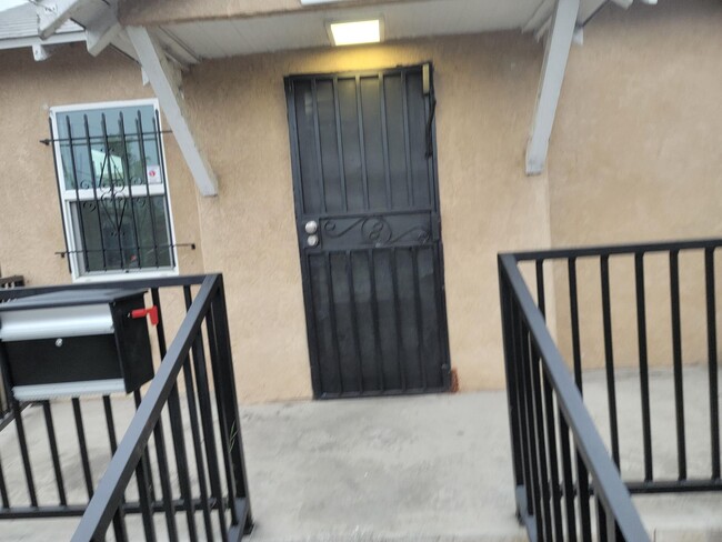 Front of house - 1929 Vesta St Casa