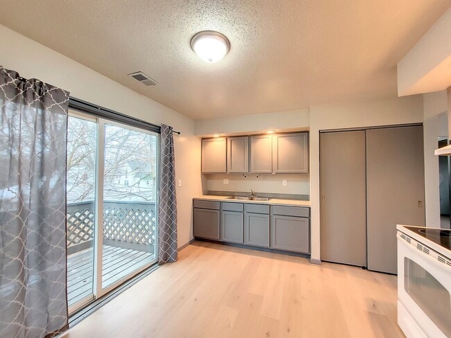 Photo - 303 Larson Ct Unit Apt 3