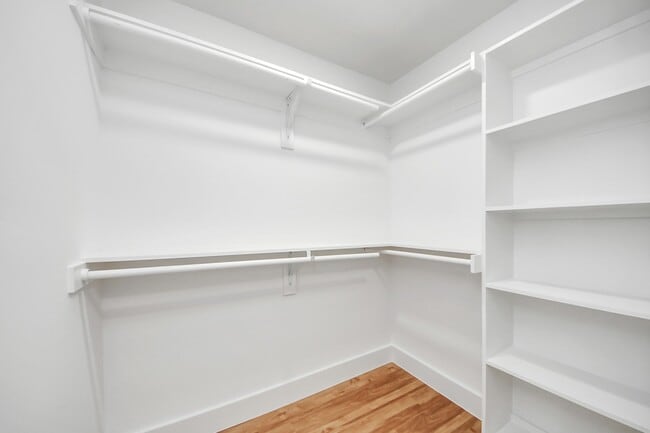 Building Photo - 6249 Locke Ln