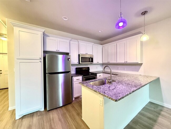 Photo - 2301 N Hickory St