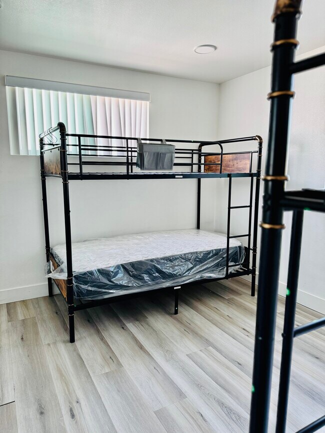 Photo - 215 E 29th St