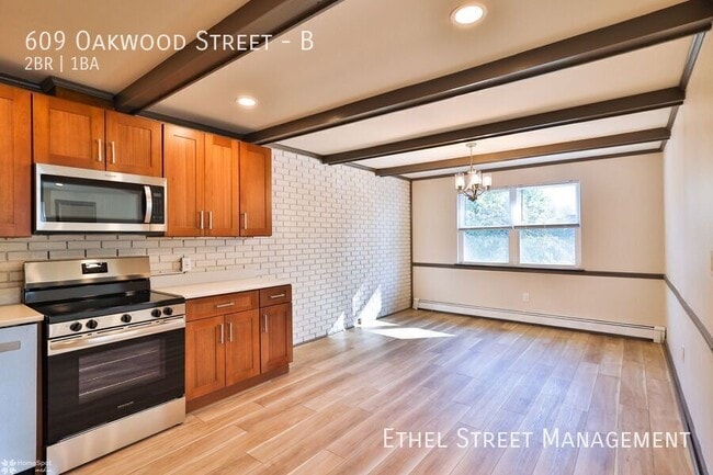 Photo - 609 Oakwood St Unidad B