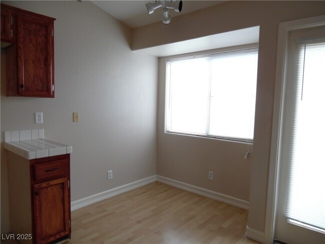 Photo - 9120 Dolente Ave