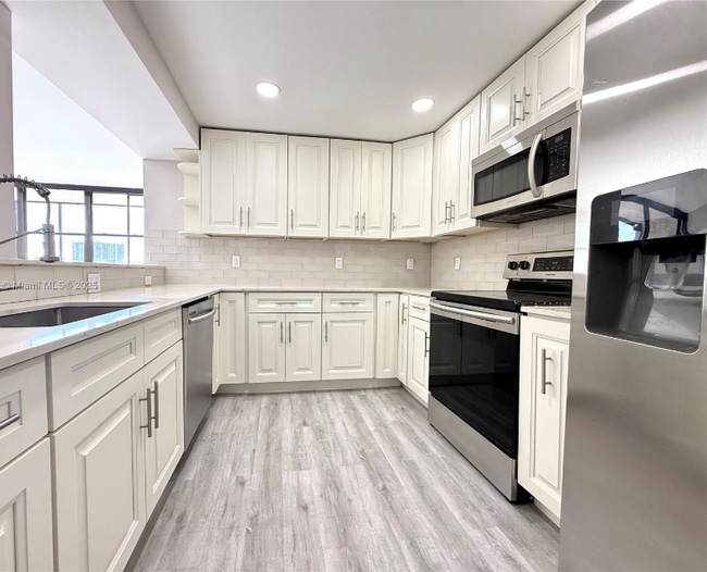 Photo - 800 Parkview Dr Unit 600S