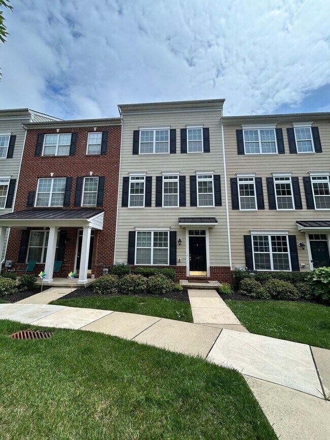 Photo - 1379 Parish Ave