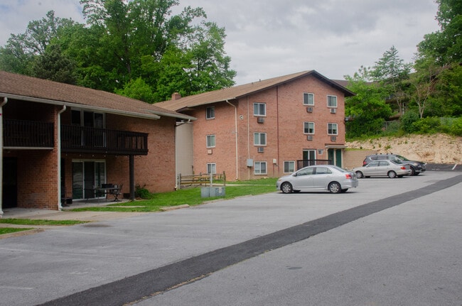 Hollow Run Apartments