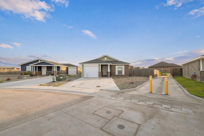 1900 June Bug Ln