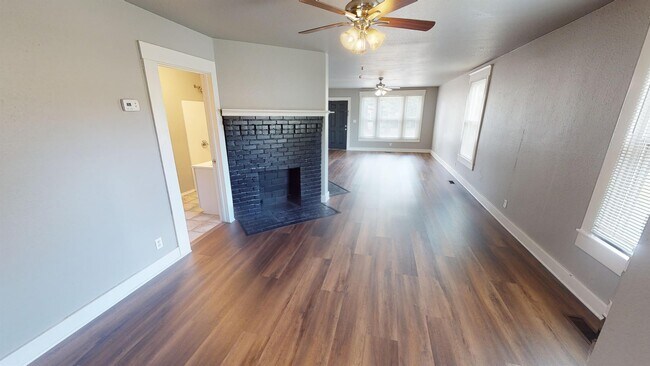 Photo - 605 S Oak St