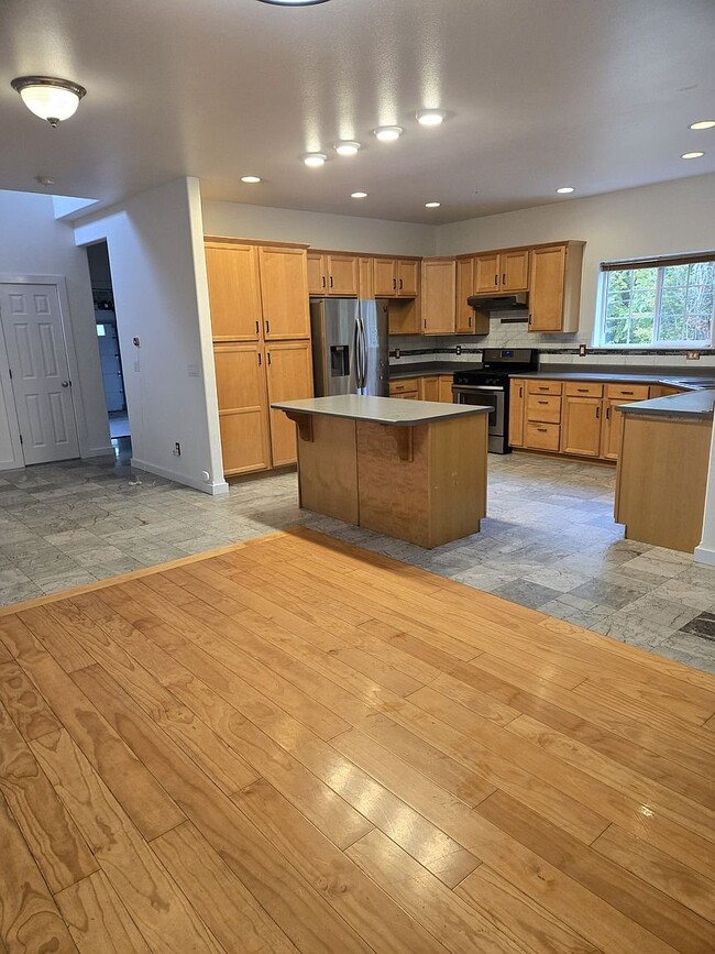 401 Burlingame Rd