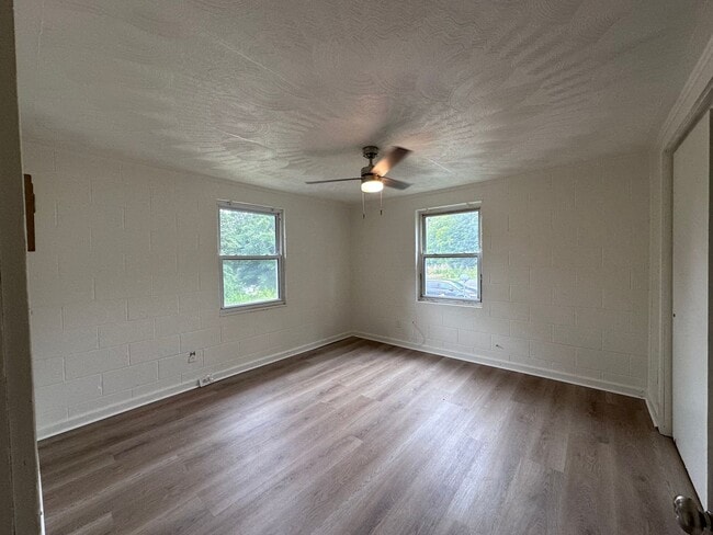 Photo - For Rent – $1,100/month | 2 Bed | 1 Bath Unit 2966 Old Shelby Rd