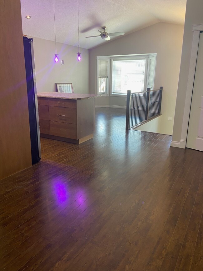 Photo - 11113-1104A 104A Ave