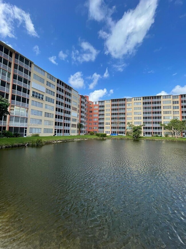 Photo - 1770 NE 191st St Unidad 206-1