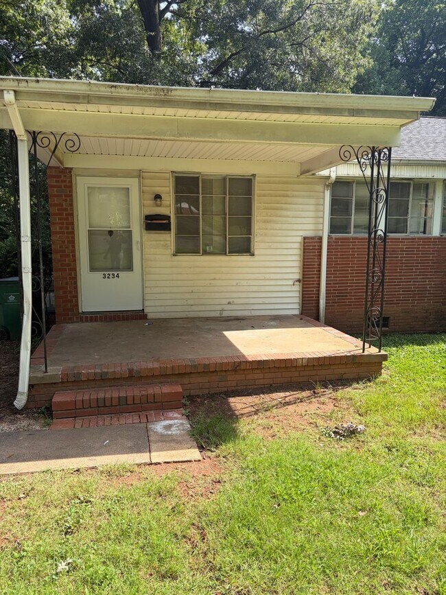 Photo - 3234 Marlborough Rd