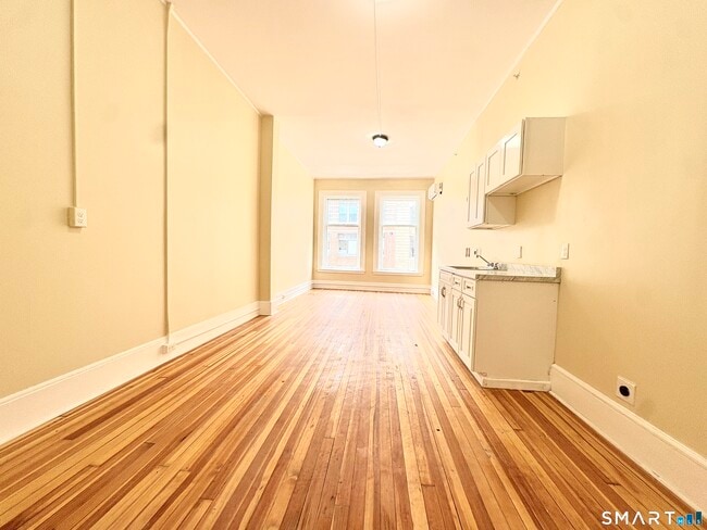 Building Photo - 105 Bank St Unit 3A