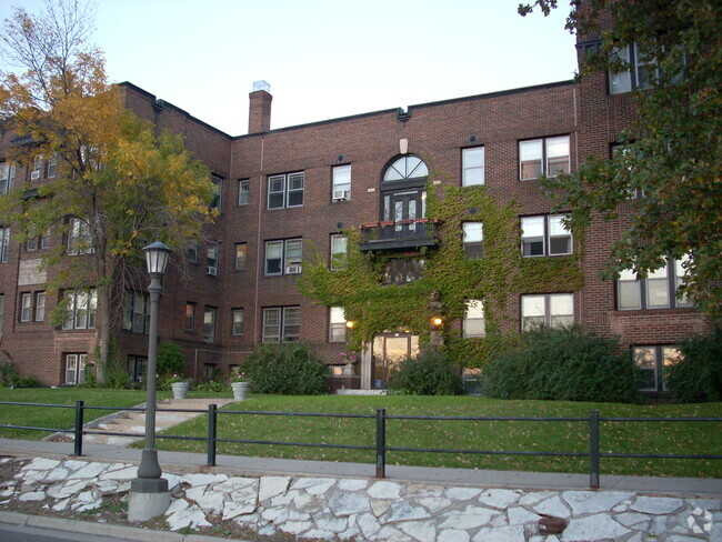 Building Photo - Cambridge Court Rental