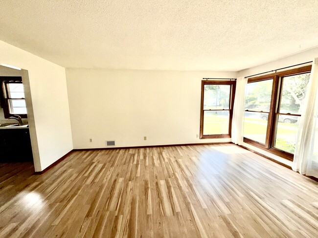 Photo - 2098 Sherwood Ave