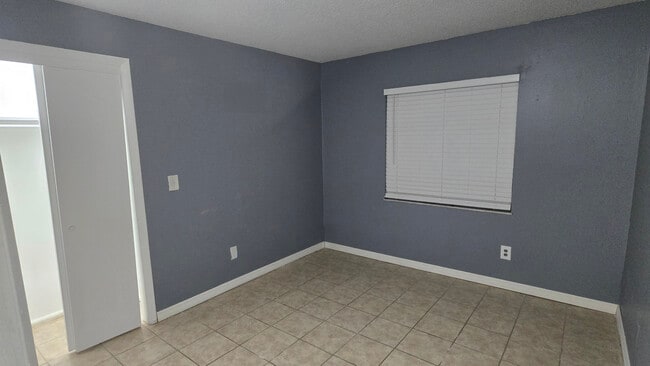 Photo - 7210 N Manhattan Ave Unit Manhattan 2011