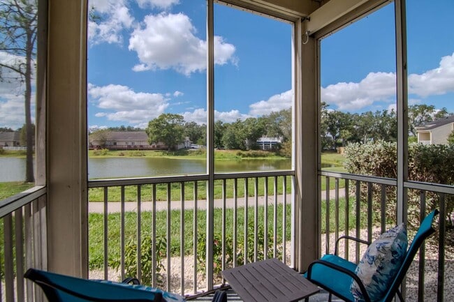 Photo - Lake Front - Ground Floor - Renovated 2 Be... Unidad 107