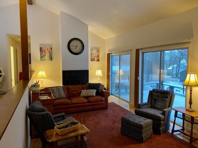 Photo - 142 Burleigh Dr Unit Main House