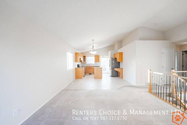 Photo - Pet Friendly Executive Home with Attached ...