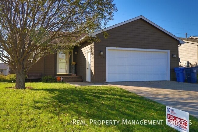 Photo - 109 N Foss Ave