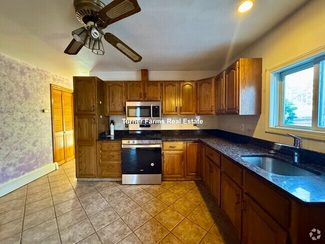 Building Photo - 67 Gore St Unit 2F Rental