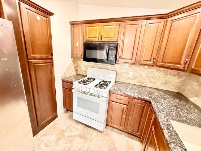 Photo - 30 Kayron Dr