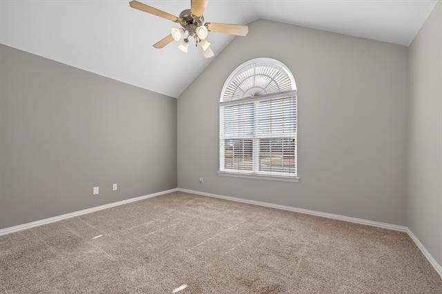 Photo - 512 Oakridge Dr